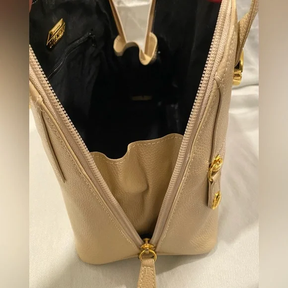 Givenchy Sacs A Main Handbag with COA - Picture 16 of 16